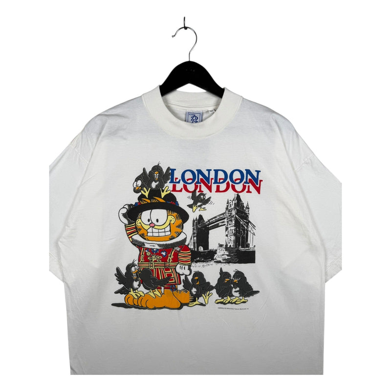 Vintage Garfield London Tower Bridge UK T-Shirt