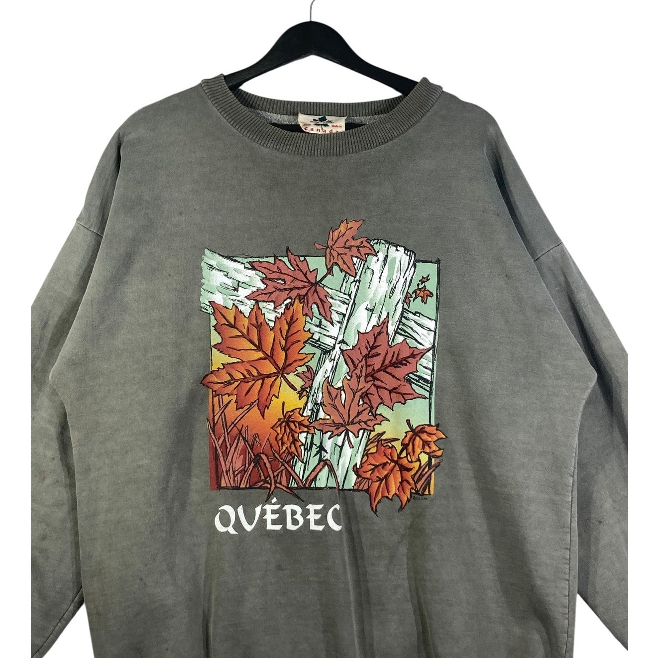 Vintage Québec Canada Maple Leaves Crewneck