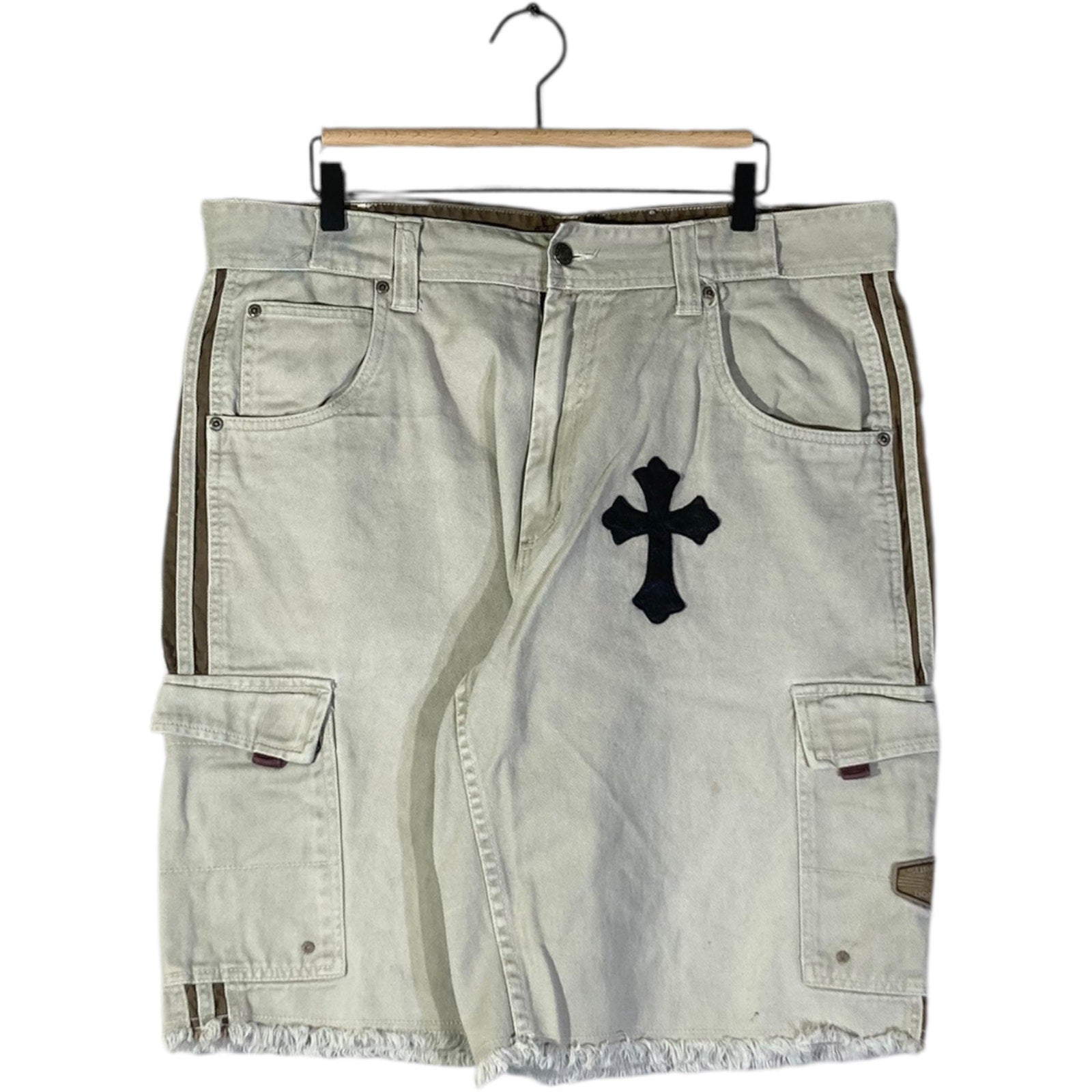 Vintage No Boundaries Cross Raw Hem Cargo Shorts 40