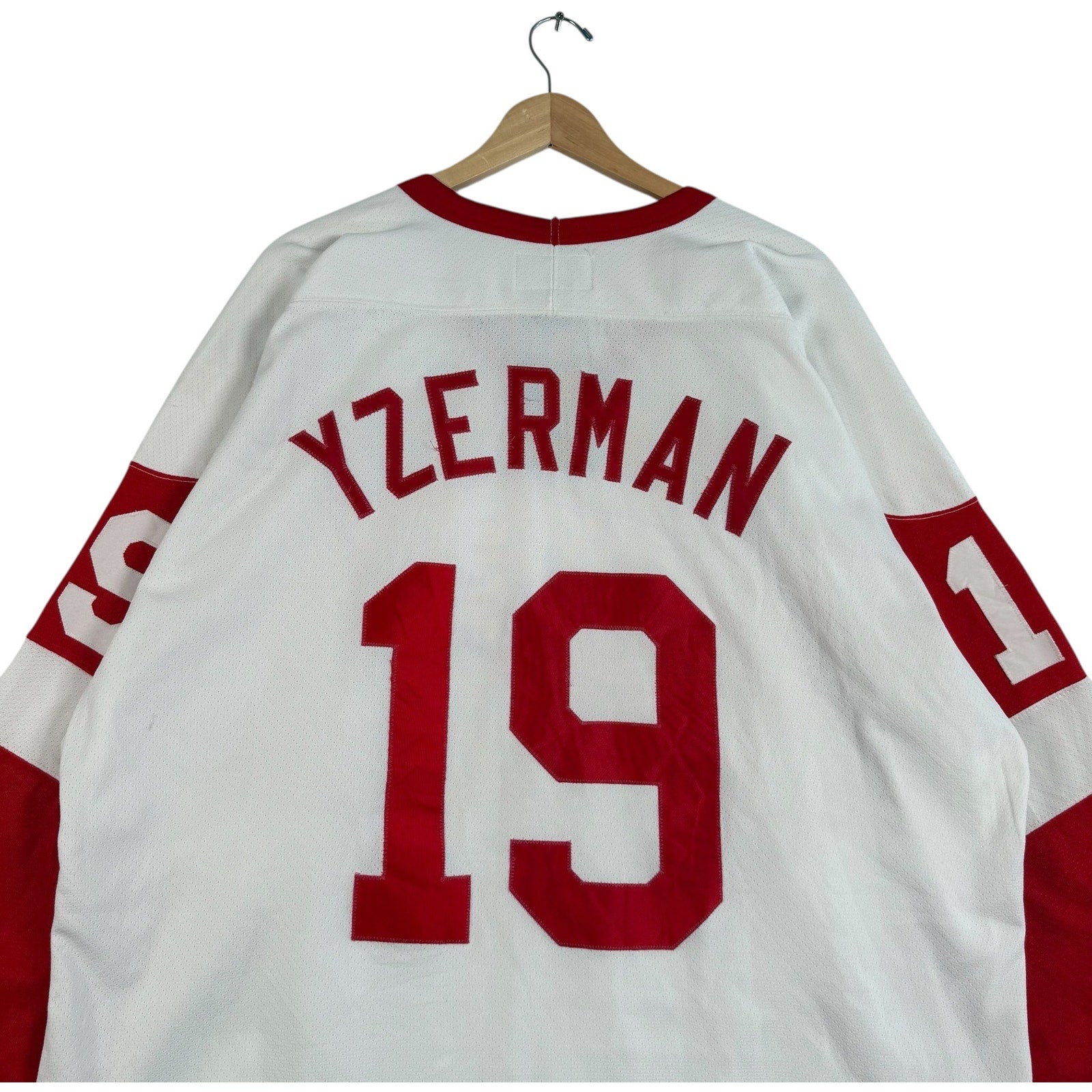 Vintage Starter Detroit Red Wings Steve Yzerman #19 NHL Jersey