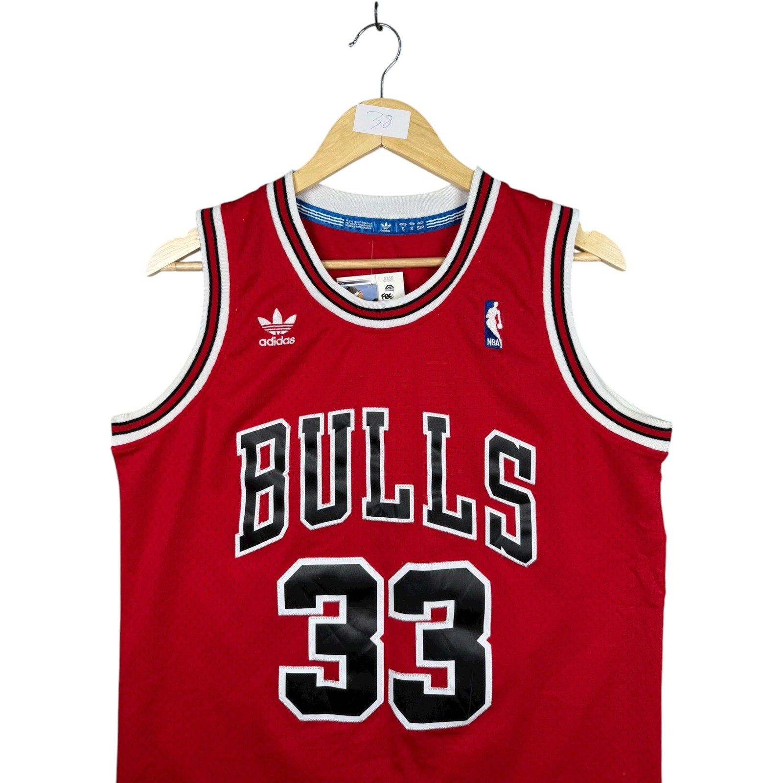 Vintage Adidas Chicago Bulls Scottie Pippen #33 NBA Jersey