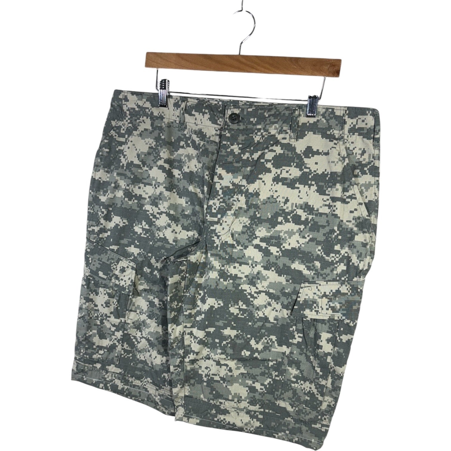Vintage Digital Camo Adjustable Cargo Shorts 39
