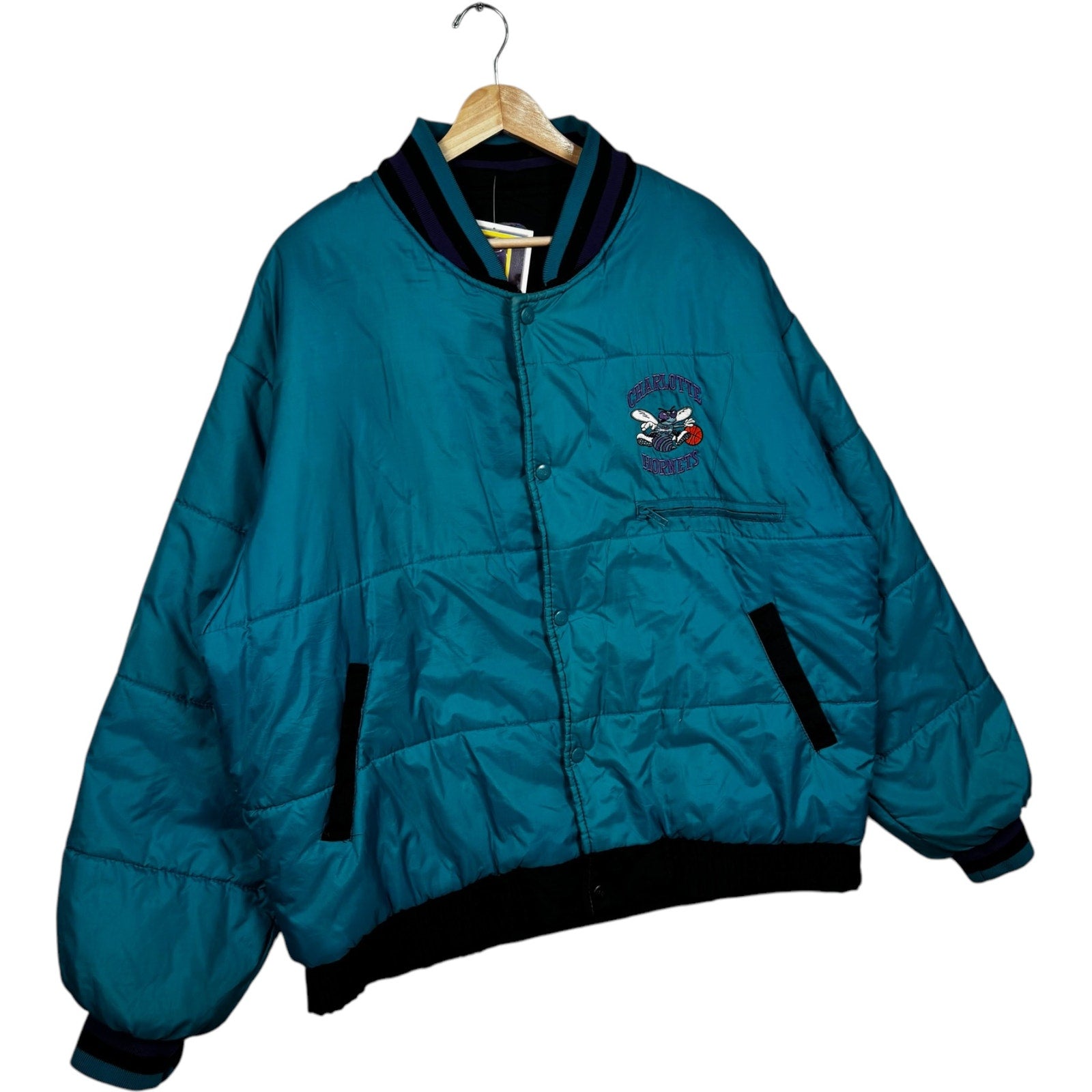 Vintage Pro Player Charlotte Hornets Reversible Puffer Jacket