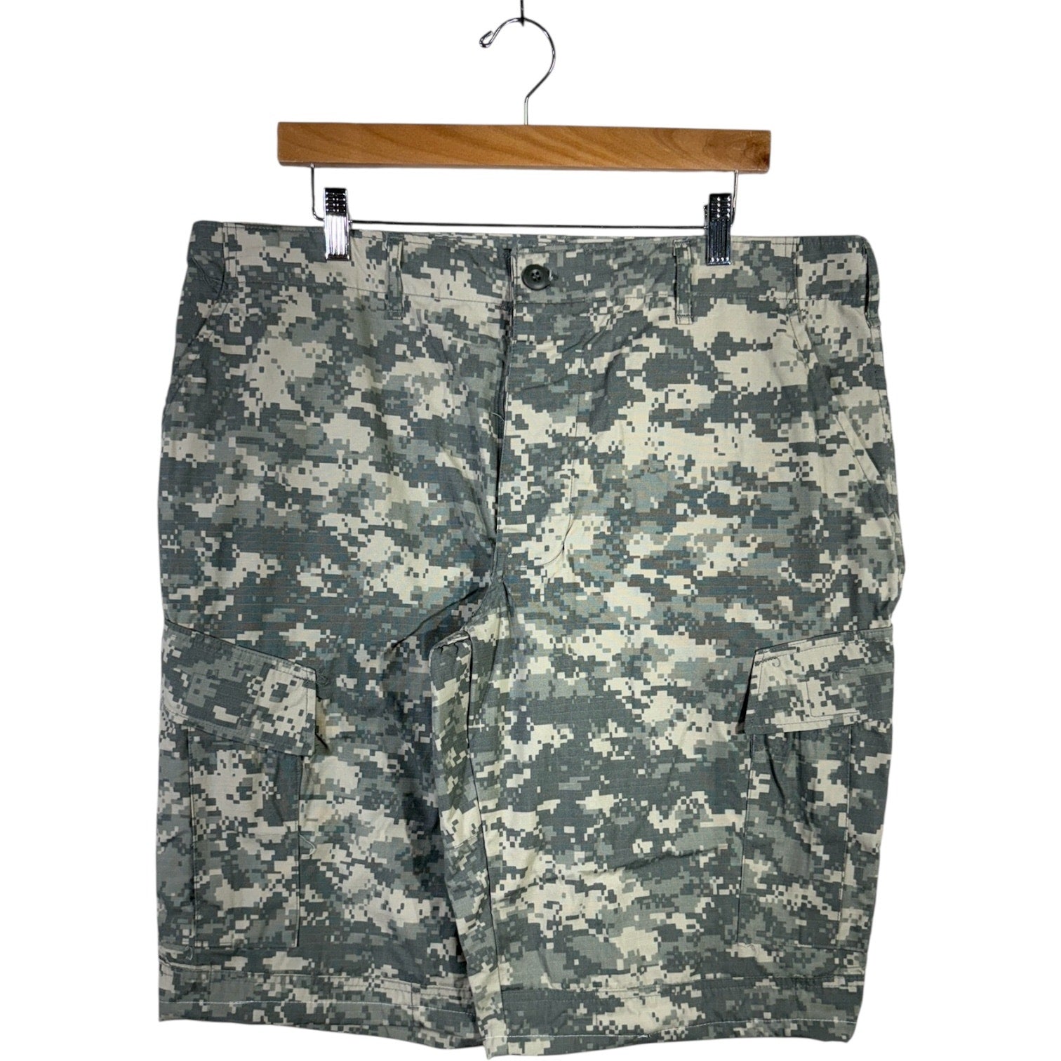 Vintage Digital Camo Adjustable Cargo Shorts 39