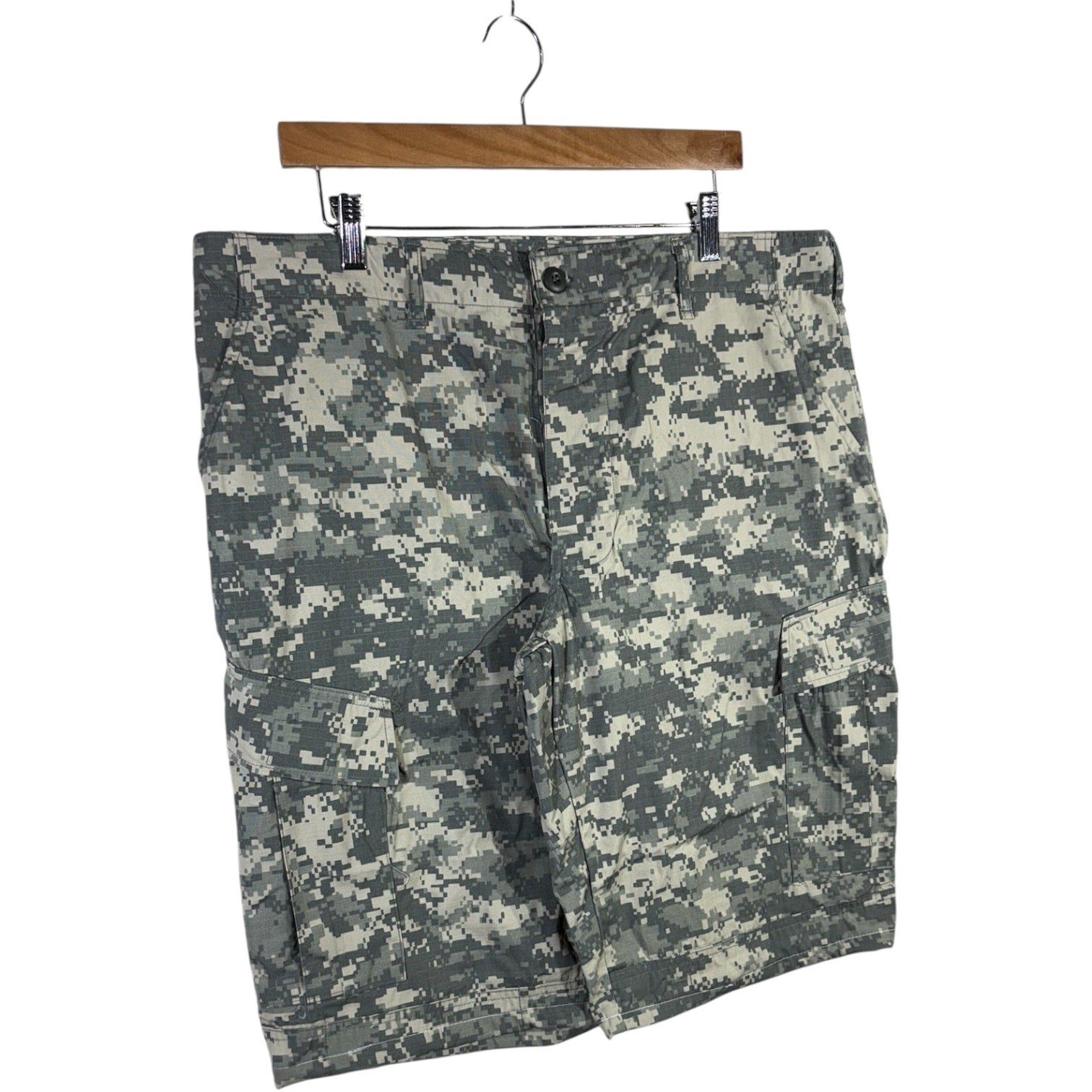 Vintage Digital Camo Adjustable Cargo Shorts 39
