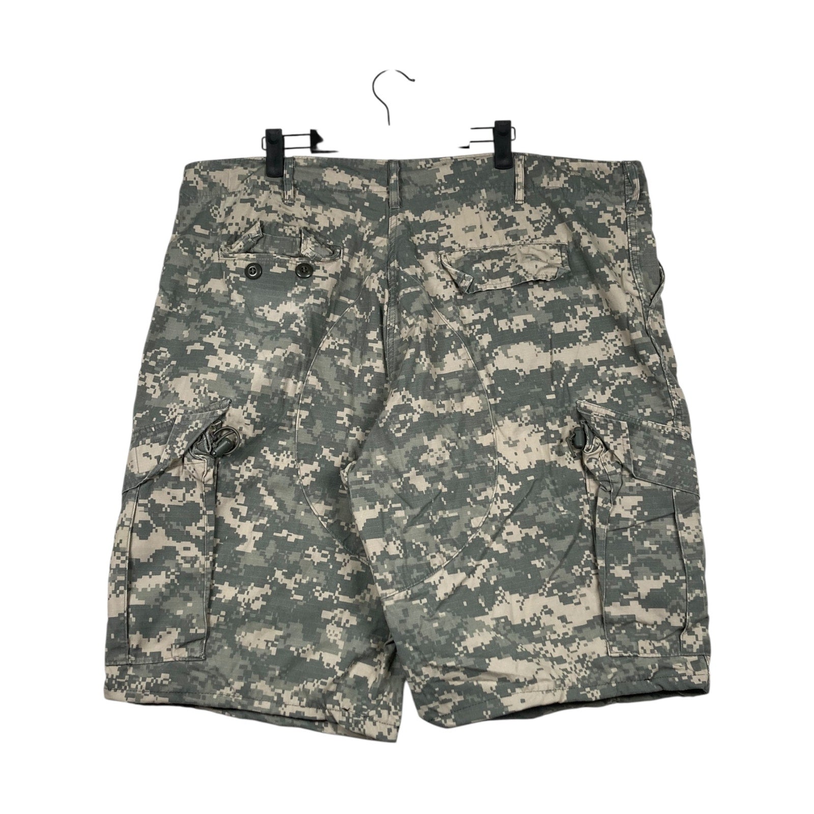 Vintage Camo Cargo Shorts 42