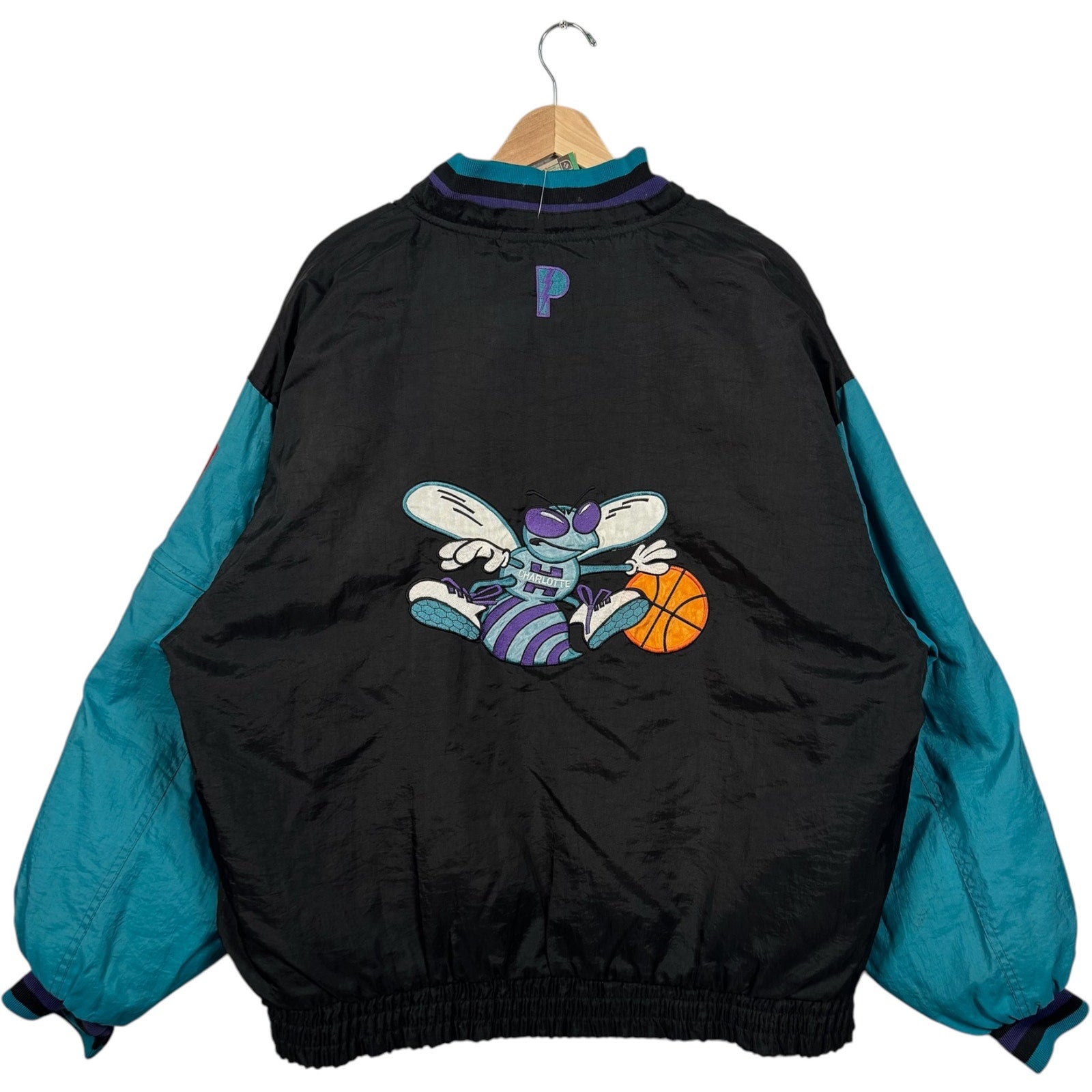 Vintage Pro Player Charlotte Hornets Reversible Puffer Jacket