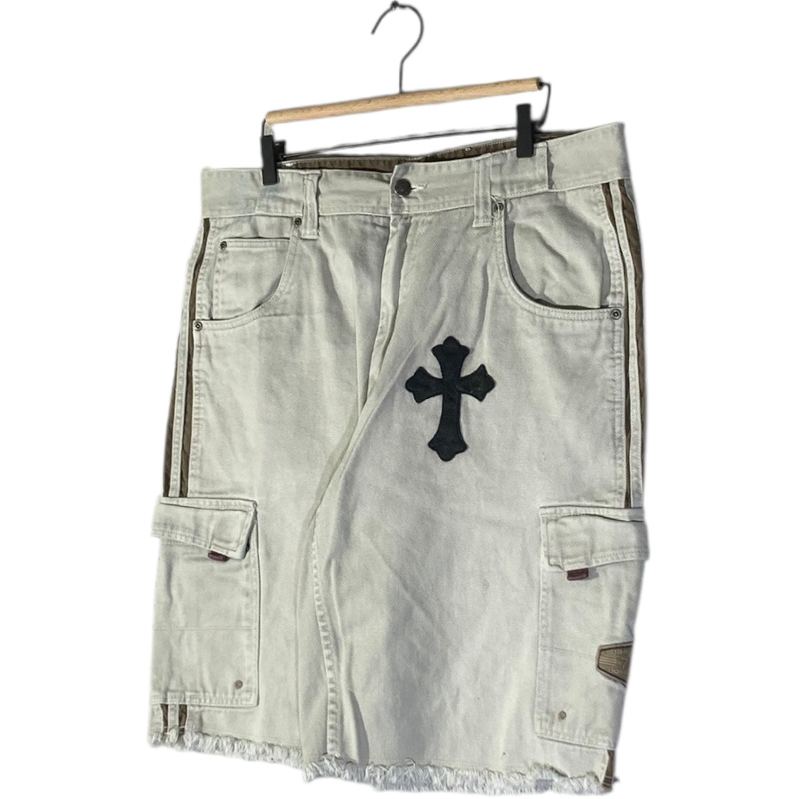 Vintage No Boundaries Cross Raw Hem Cargo Shorts 40