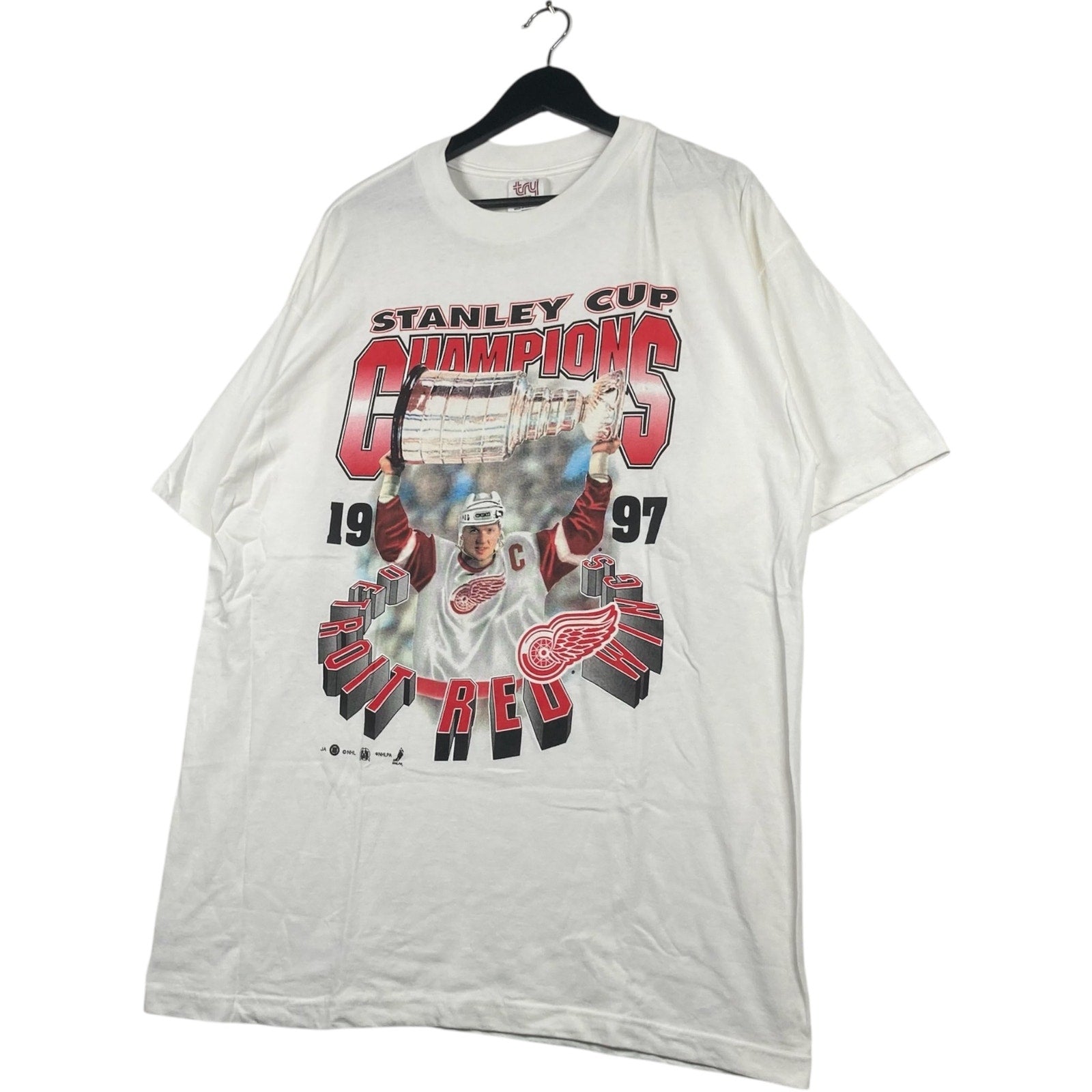 Vintage Detroit Red Wings Stanley Cup Champions NHL Tee 1997