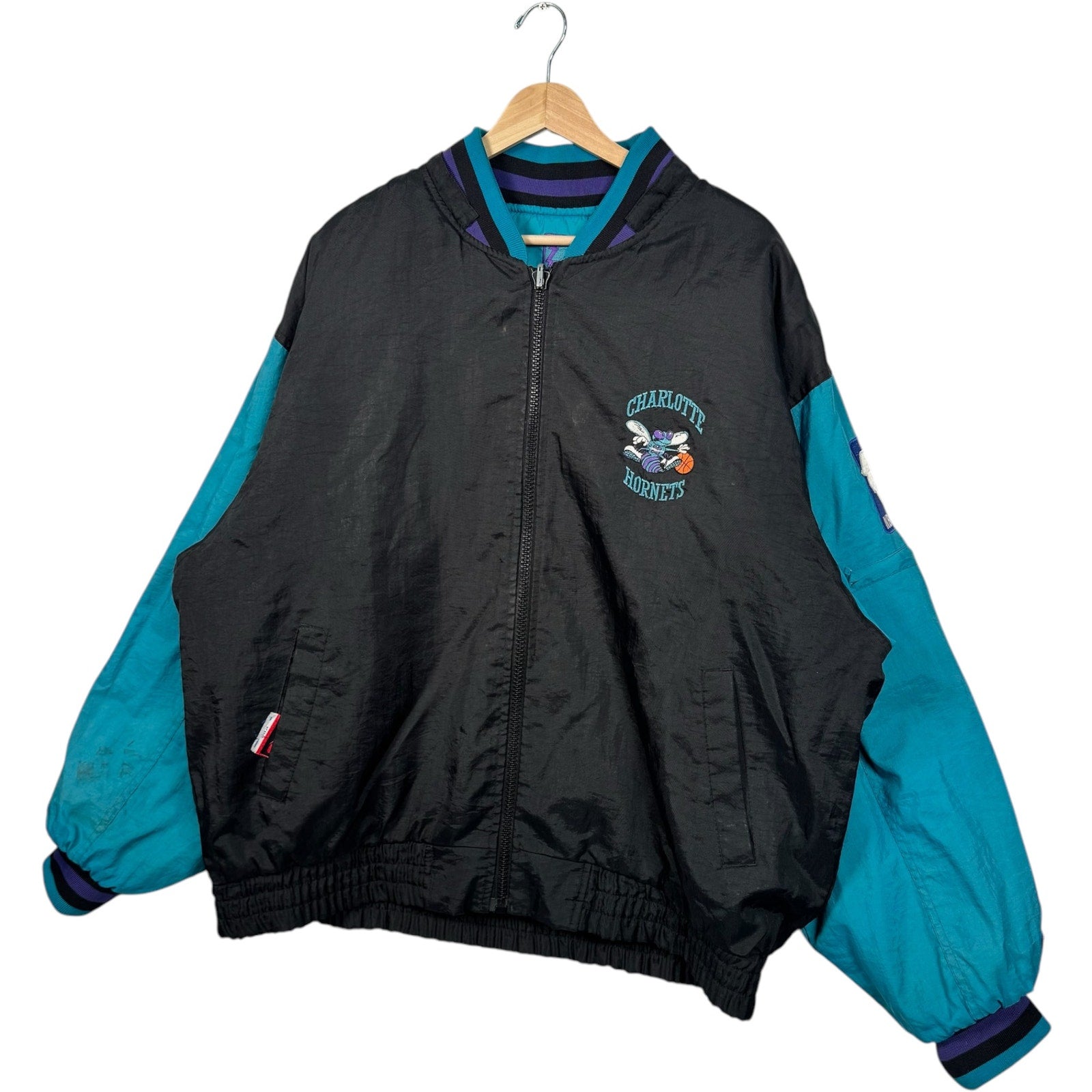 Vintage Pro Player Charlotte Hornets Reversible Puffer Jacket