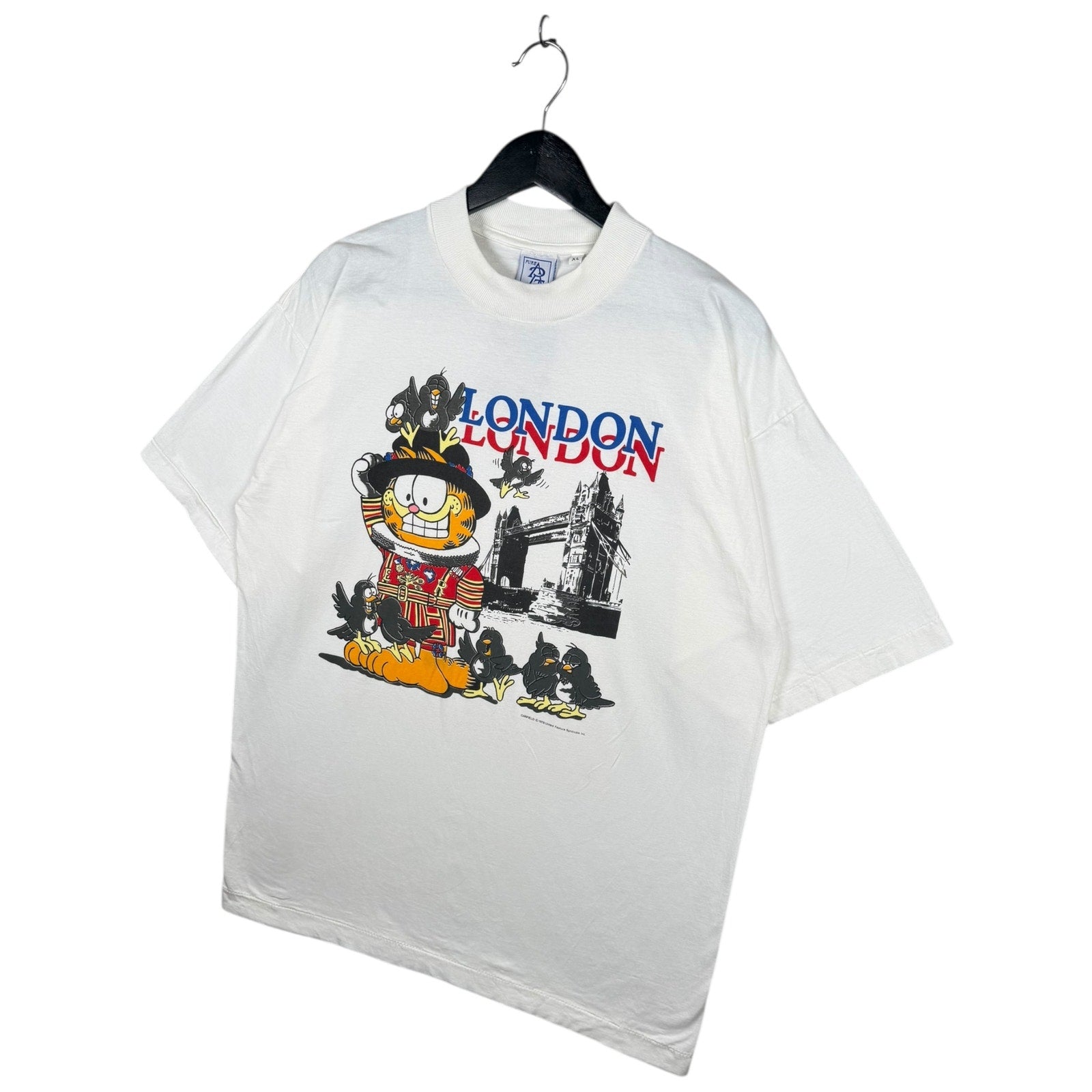 Vintage Garfield London Tower Bridge UK T-Shirt