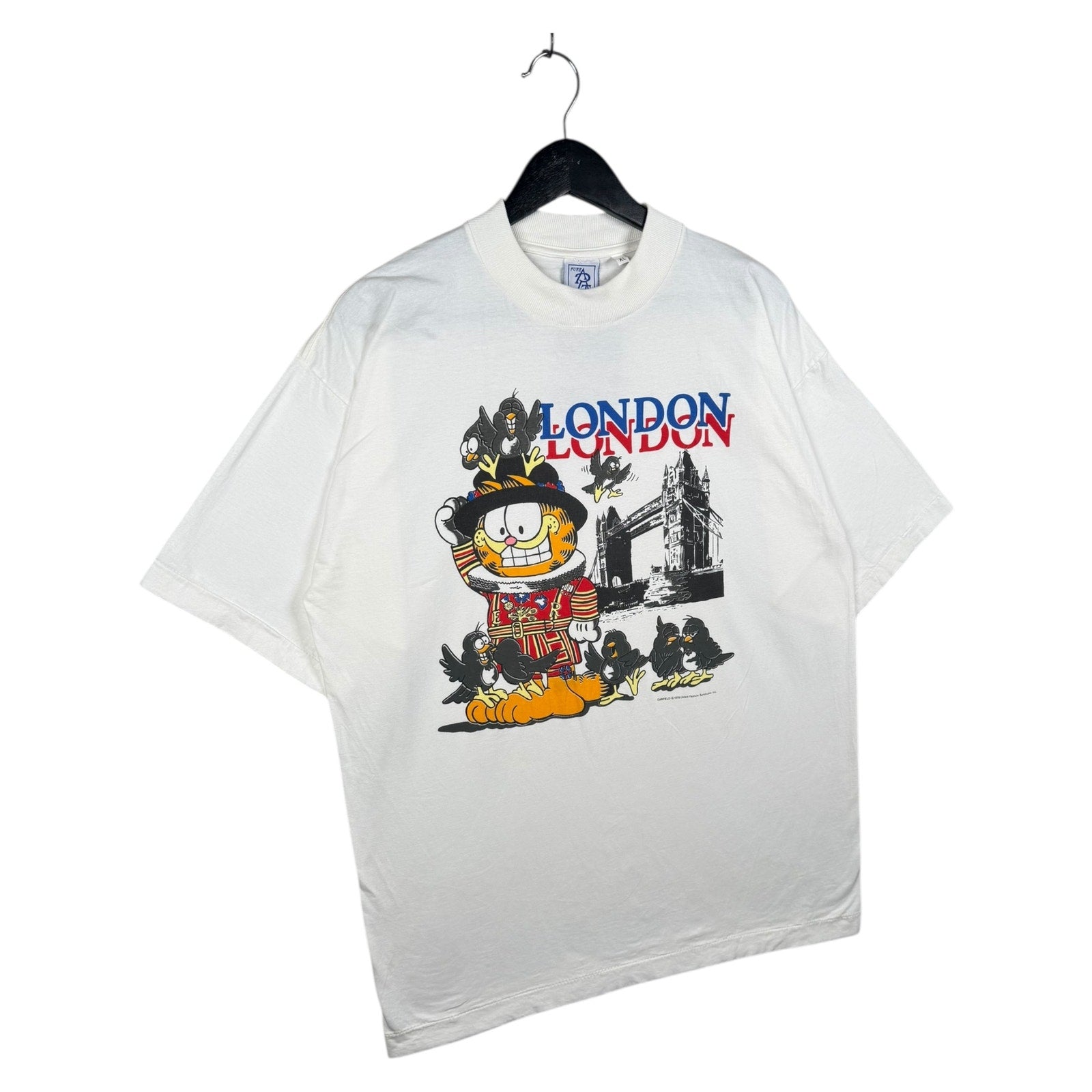 Vintage Garfield London Tower Bridge UK T-Shirt