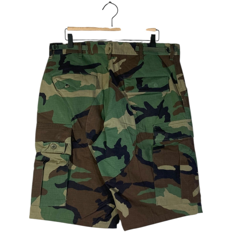 Vintage Camouflage Military Cargo Pockets Shorts Medium