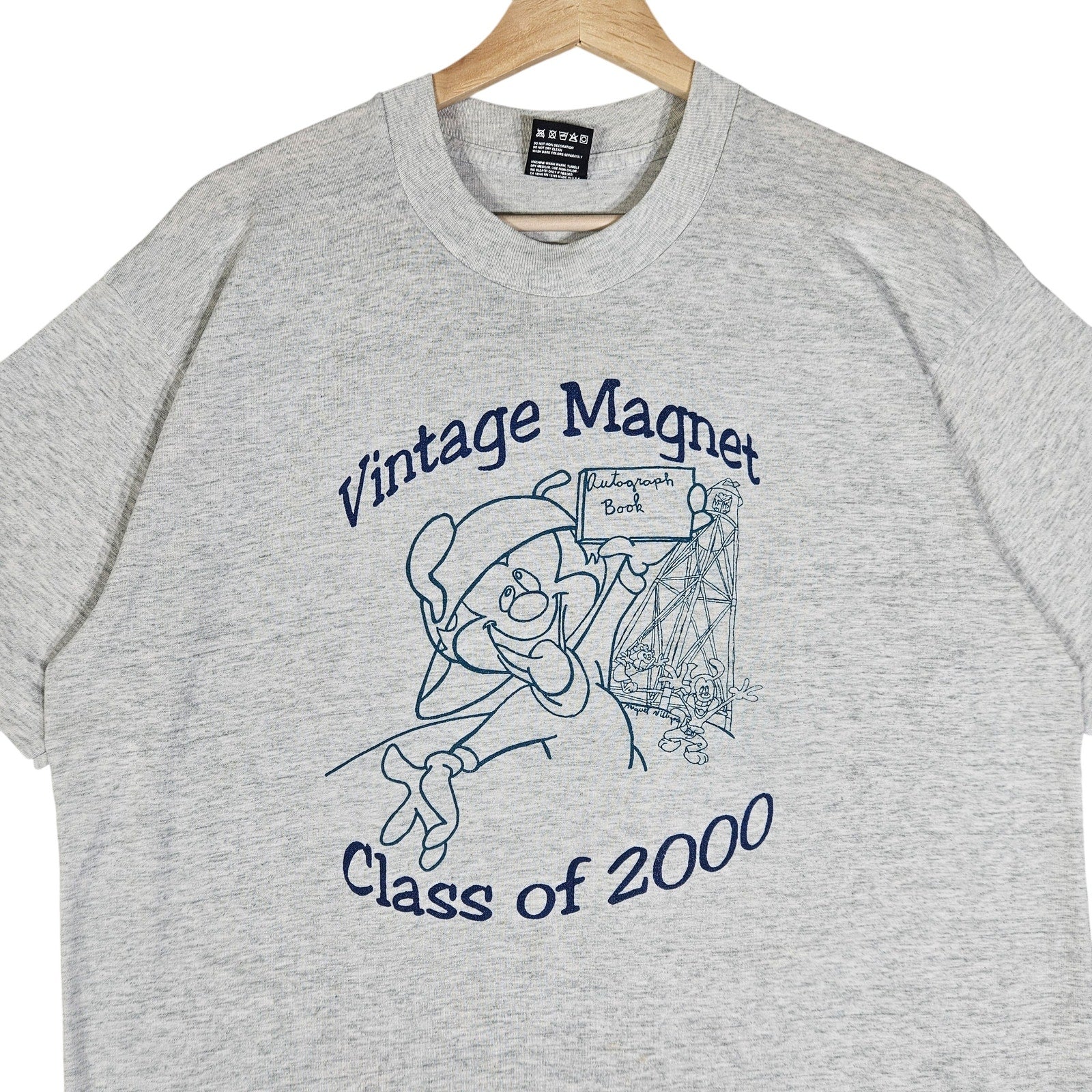 Vintage Magnet Class of 2000 Tee