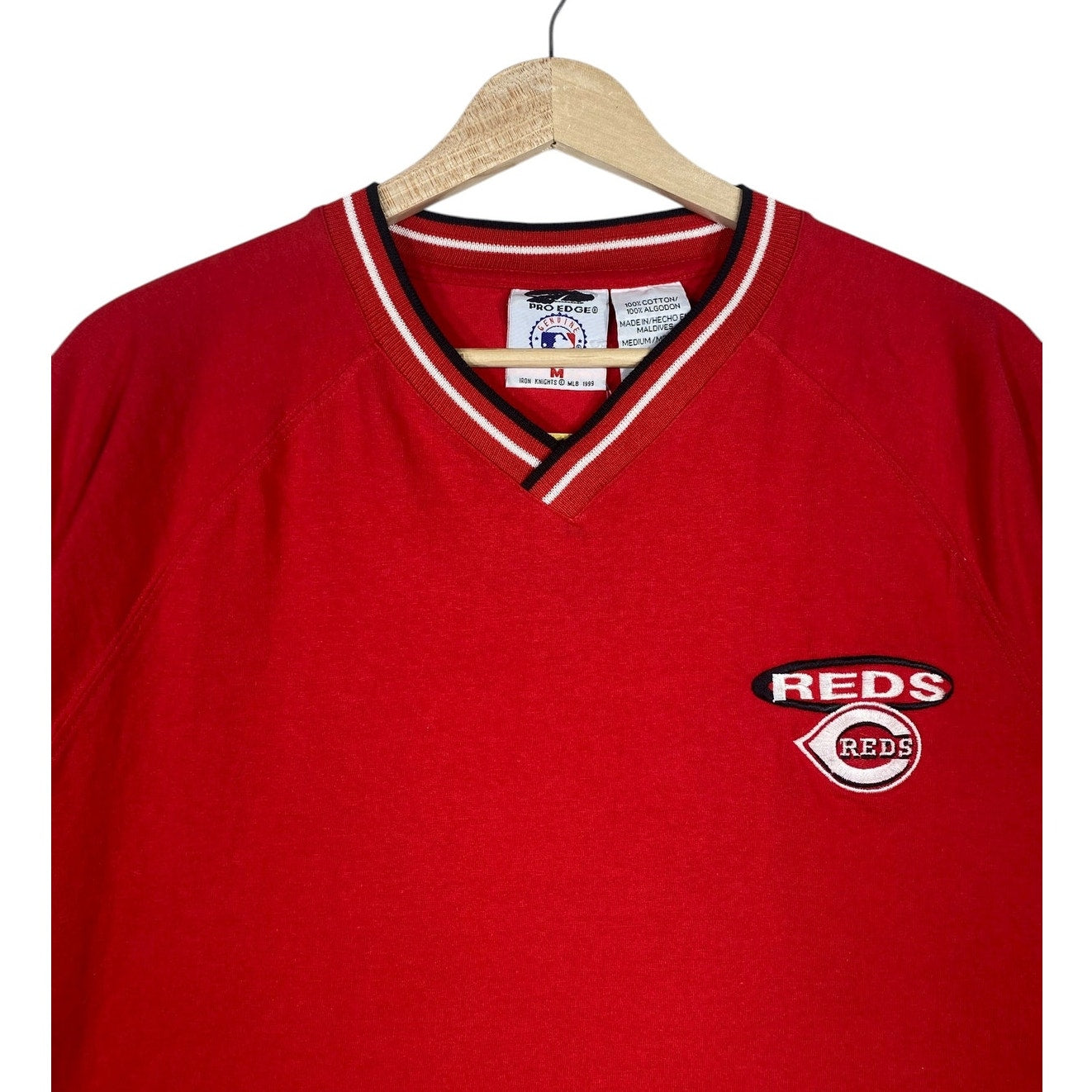 Vintage Reds MLB Team Logo V-Neck T-Shirt