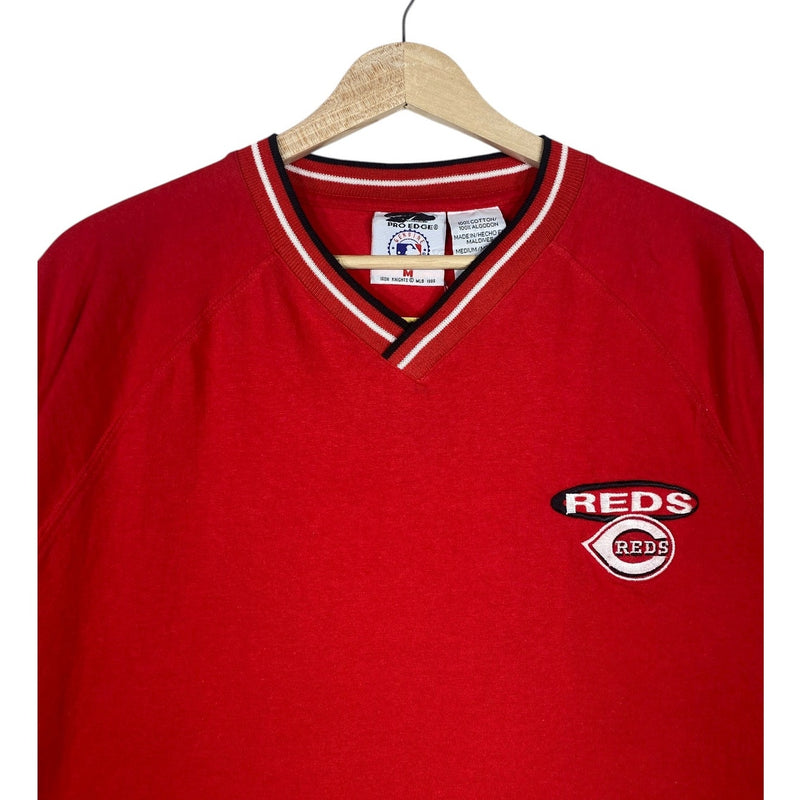 Vintage Reds MLB Team Logo V-Neck T-Shirt