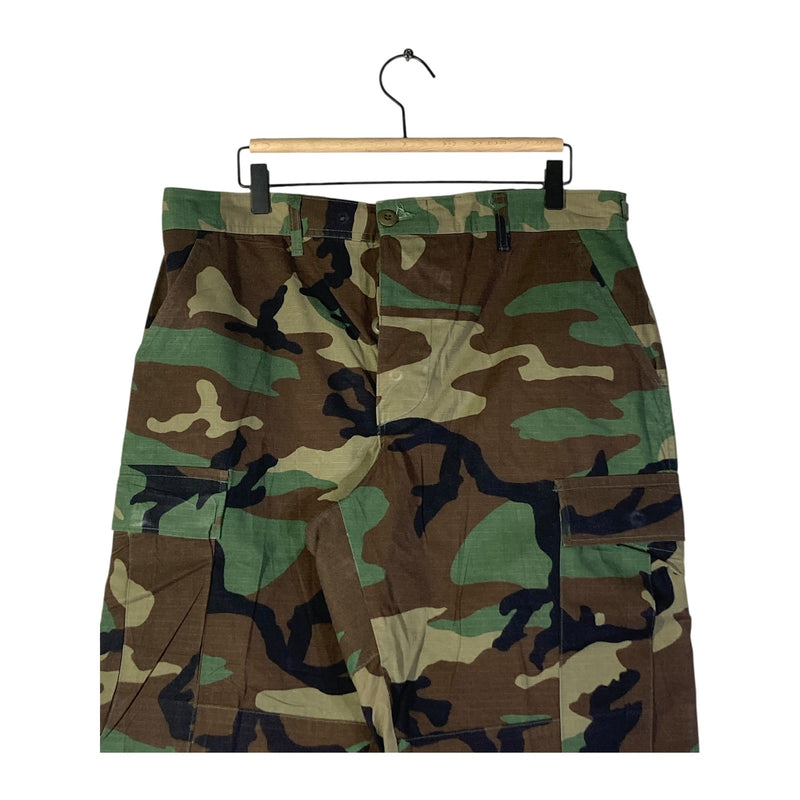 Vintage Camouflage Military Cargo Pockets Shorts Medium