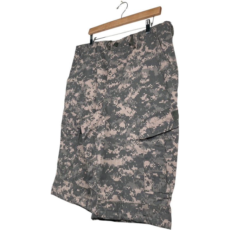 Vintage Camo Cargo Shorts Large