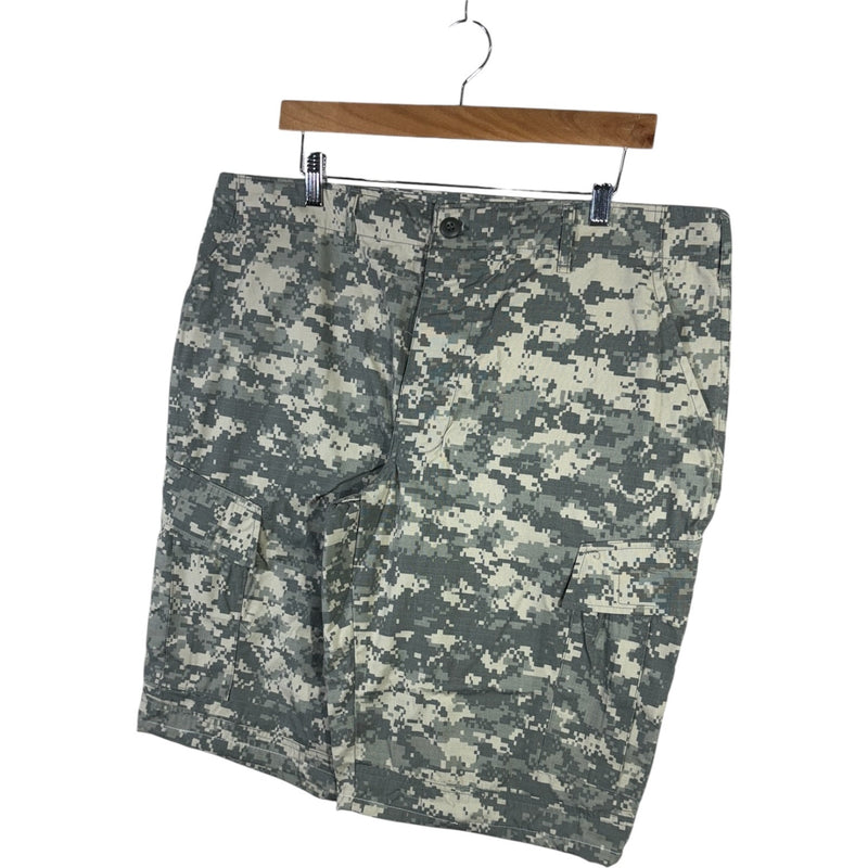 Vintage Digital Camo Adjustable Cargo Shorts 39