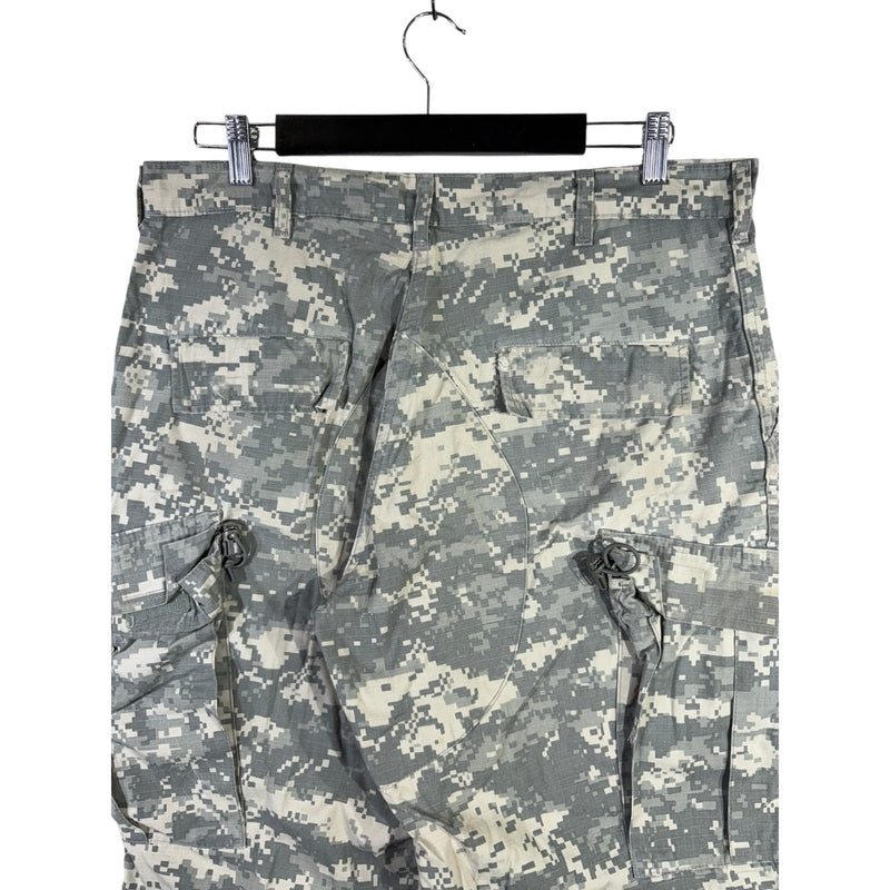 Vintage Digital Camo Adjustable Cargo Shorts 36