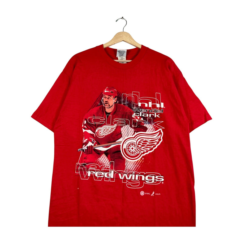 Vintage Detroit Red Wings Wendel Clark Graphic NHL T-Shirt