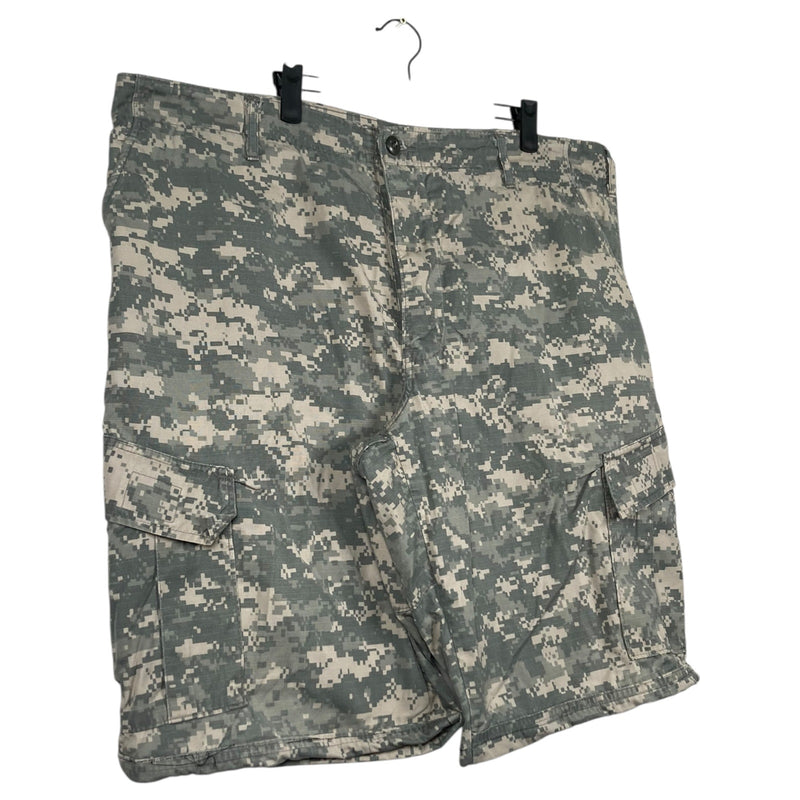 Vintage Camo Cargo Shorts 42