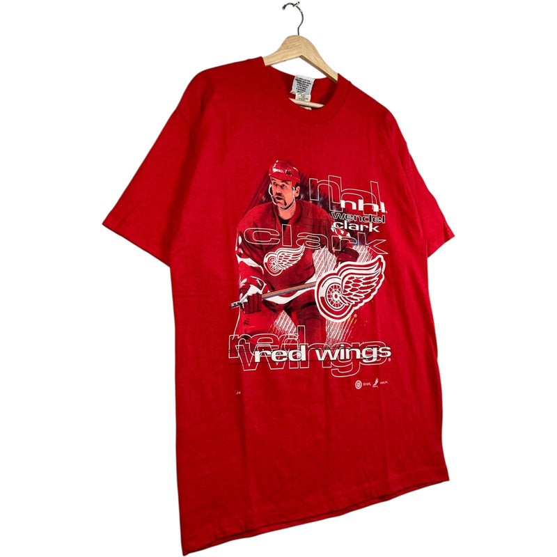 Vintage Detroit Red Wings Wendel Clark Graphic NHL T-Shirt
