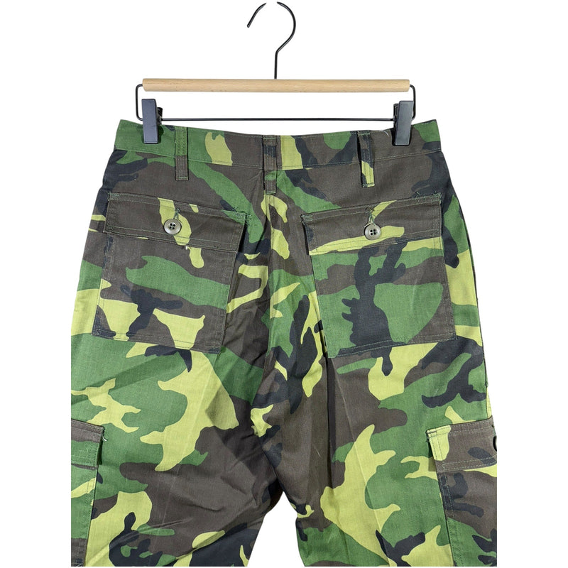Vintage Cargo Camouflage Tactical Utility Shorts 31