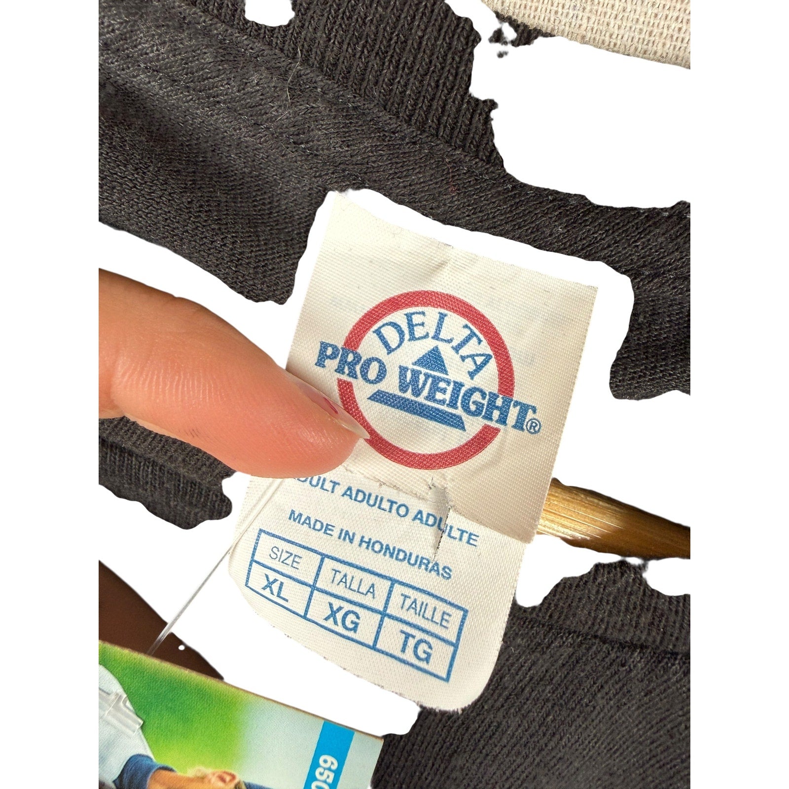 Vintage Revelation 1:18 Christian Graphic T-Shirt