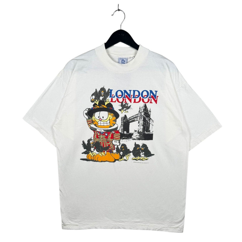 Vintage Garfield London Tower Bridge UK T-Shirt
