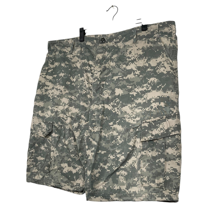 Vintage Camo Cargo Shorts 42