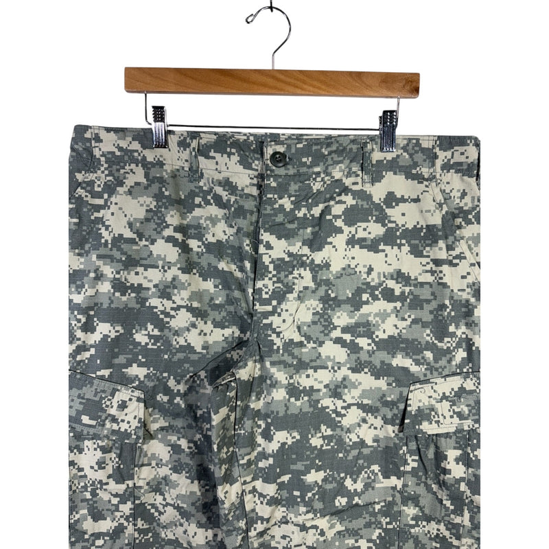 Vintage Digital Camo Adjustable Cargo Shorts 39