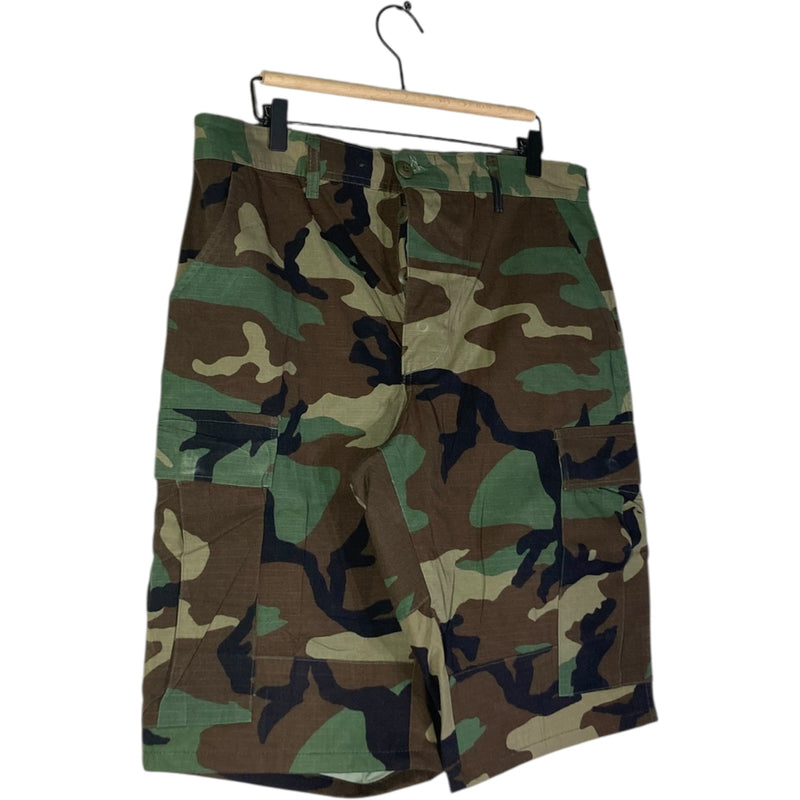 Vintage Camouflage Military Cargo Pockets Shorts Medium
