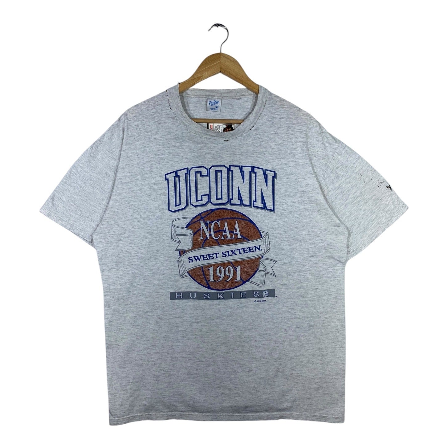 Vintage UCONN Huskies NCAA 1991 Basketball Graphic T-Shirt