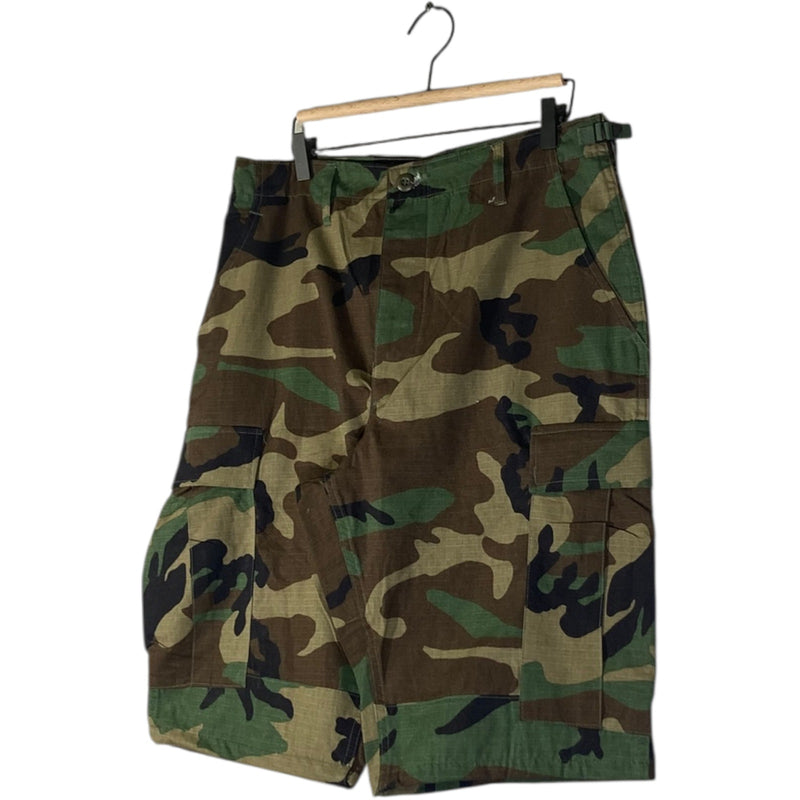 Vintage Camouflage Military Cargo Shorts Medium
