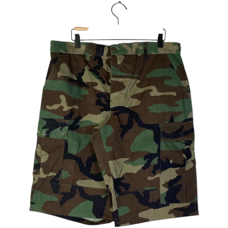 Vintage Camouflage Military Cargo Pockets Shorts Medium