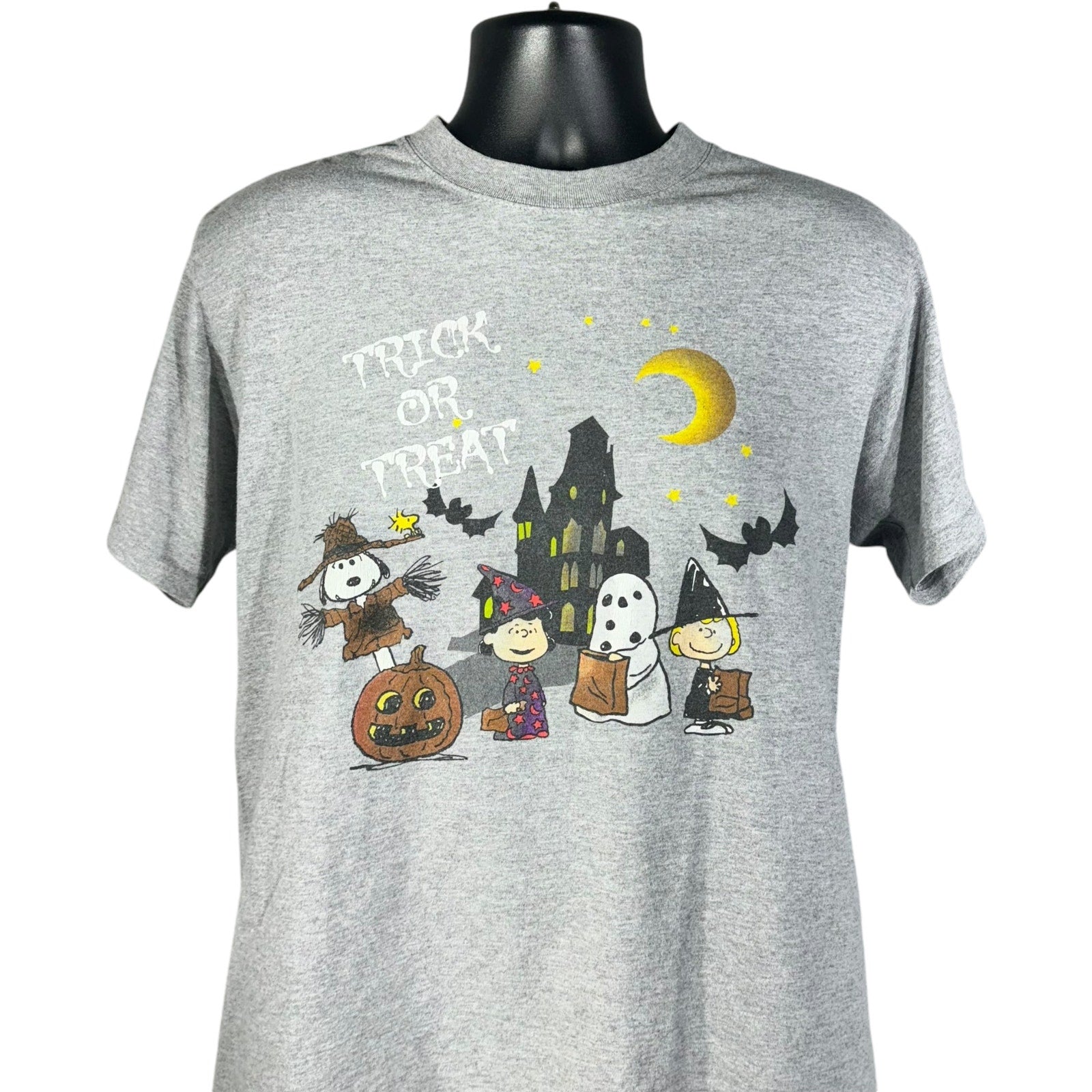 Vintage Peanuts Characters Trick Or Treat Halloween Tee