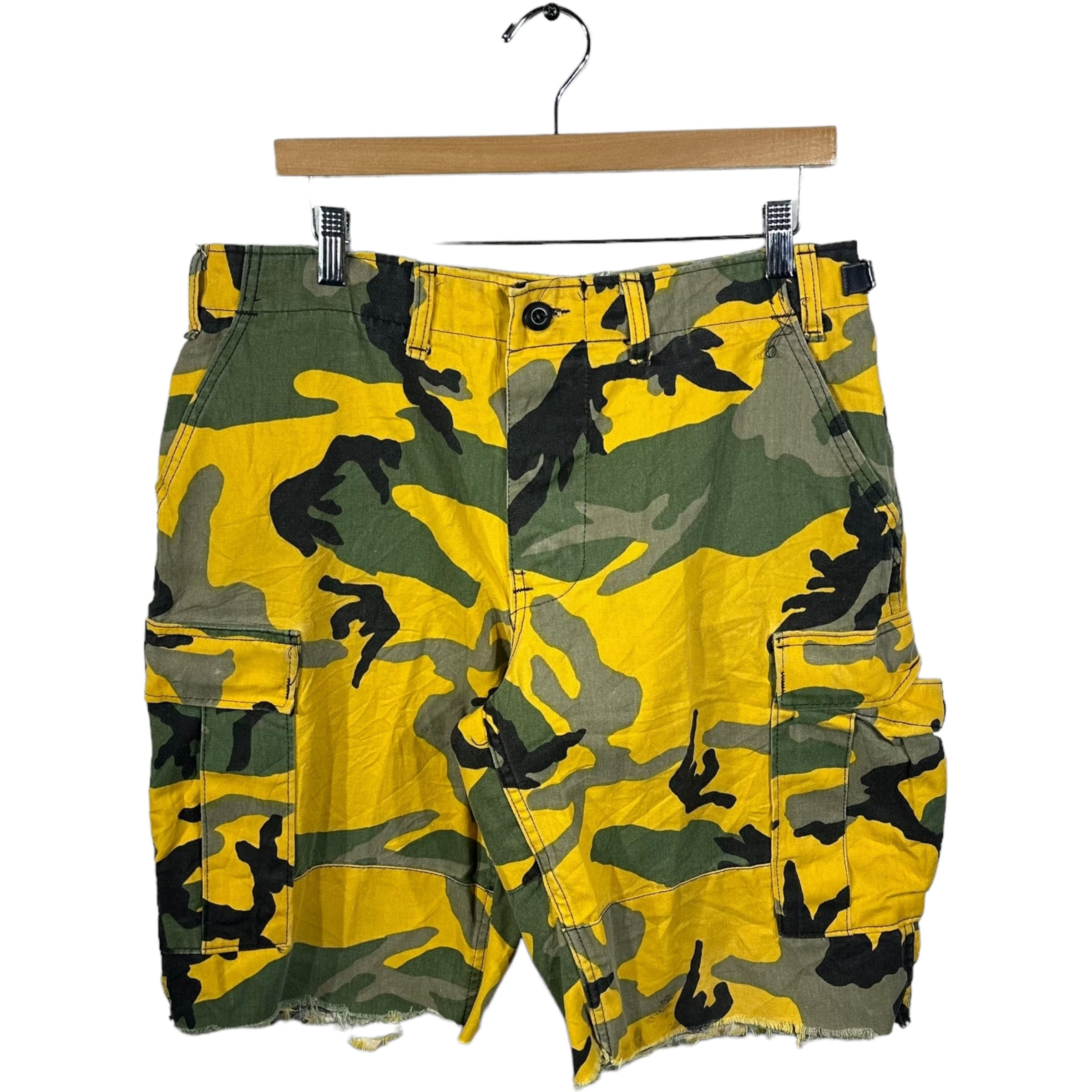 Vintage camo fashion cargo shorts