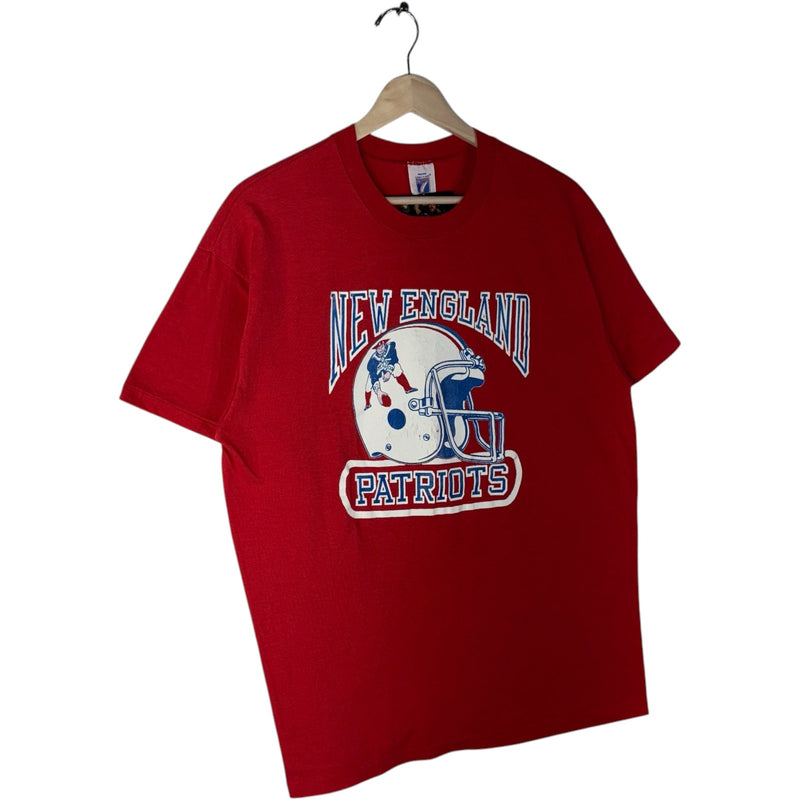 Vintage Logo 7 New England Patriots Spellout Helmet NFL Tee
