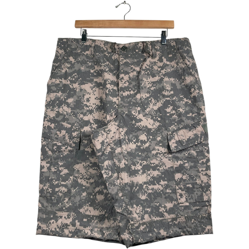 Vintage Camo Cargo Shorts Large
