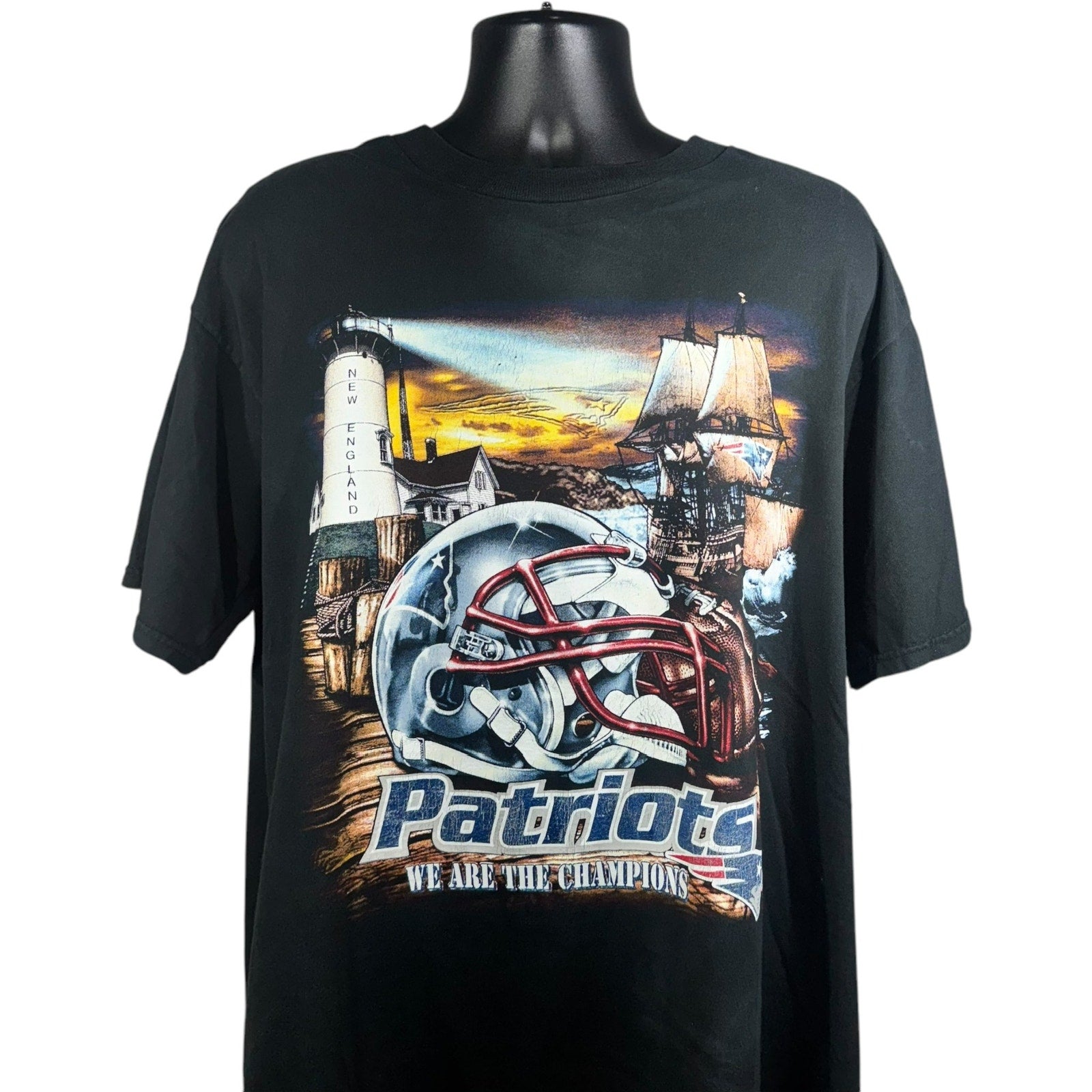 Vintage NFL New England Patriots Big Helmet Tee