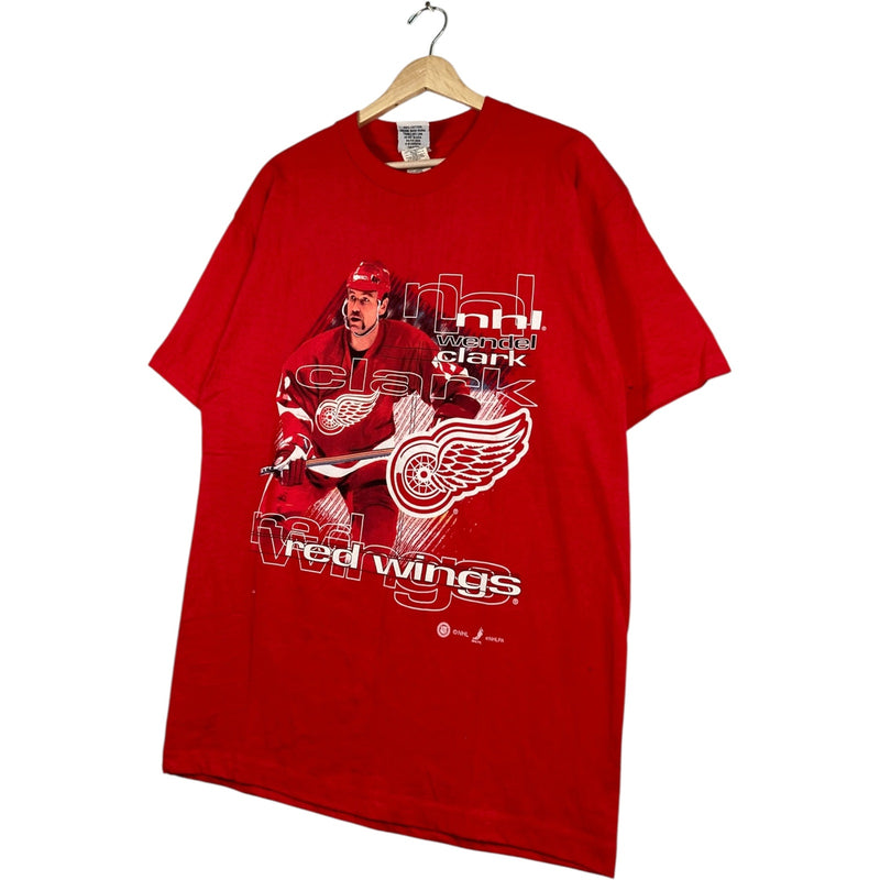 Vintage Detroit Red Wings Wendel Clark Graphic NHL T-Shirt