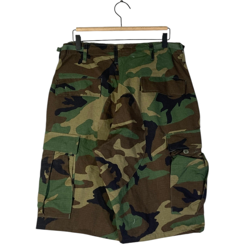 Vintage Camouflage Military Cargo Shorts Medium