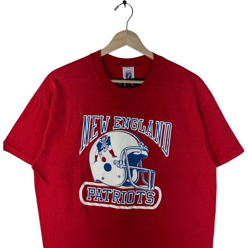 Vintage Logo 7 New England Patriots Spellout Helmet NFL Tee