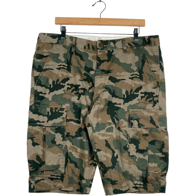 Vintage Camo Cargo Shorts 37