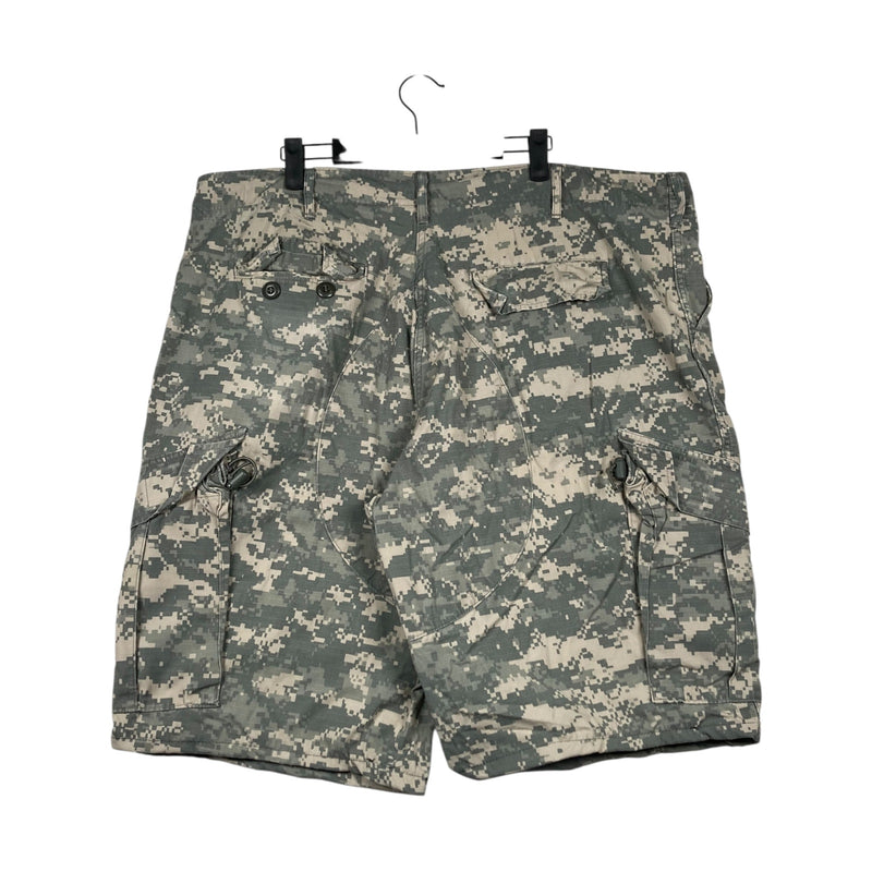 Vintage Camo Cargo Shorts 42