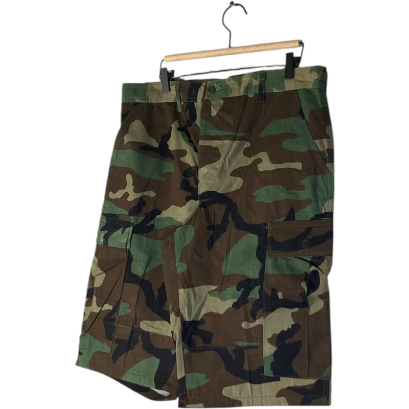Vintage Camouflage Military Cargo Pockets Shorts Medium
