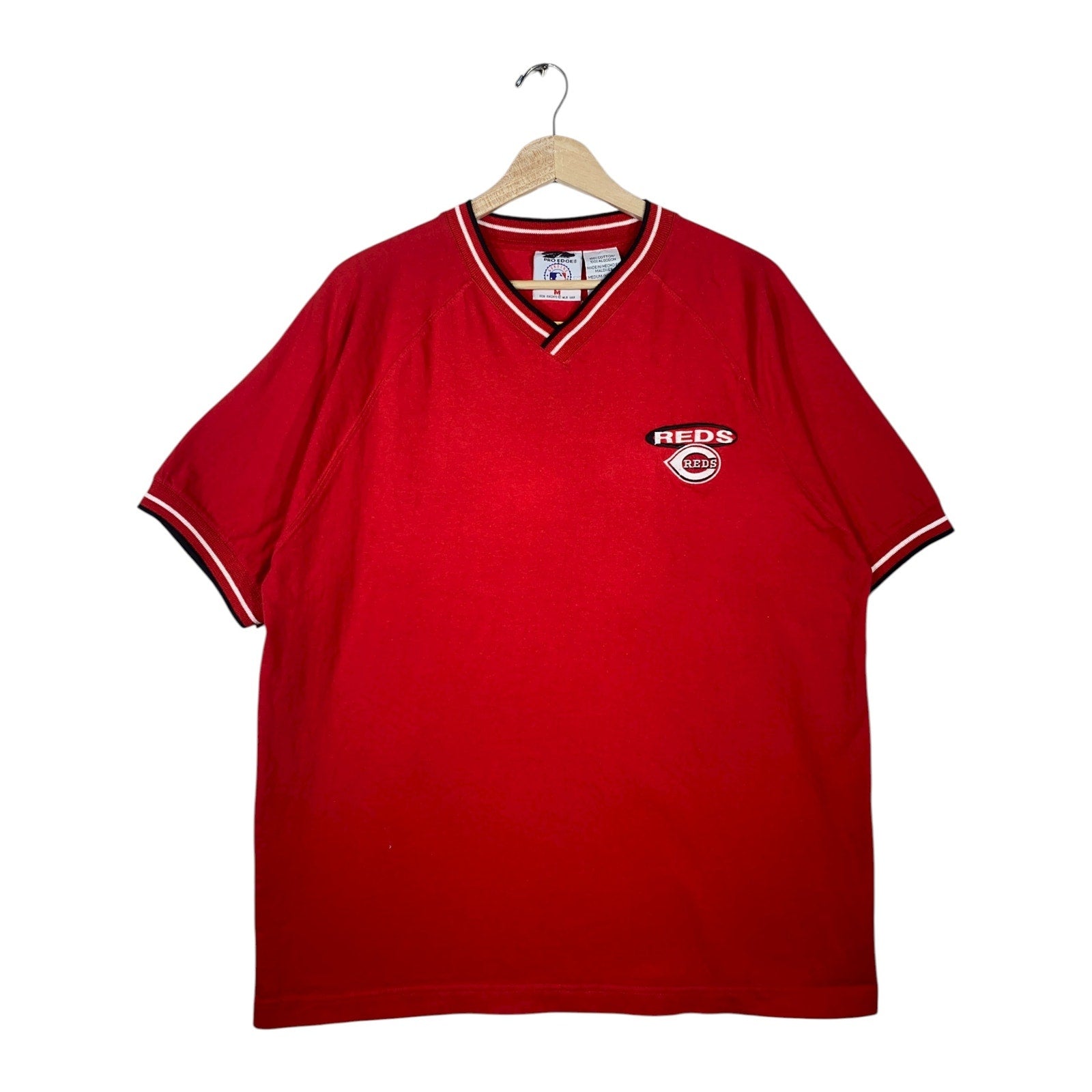 Vintage Reds MLB Team Logo V-Neck T-Shirt