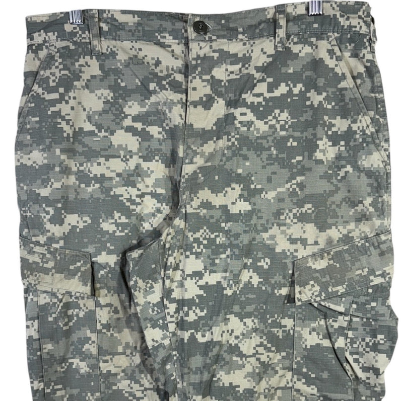 Vintage Digital Camo Adjustable Cargo Shorts 36