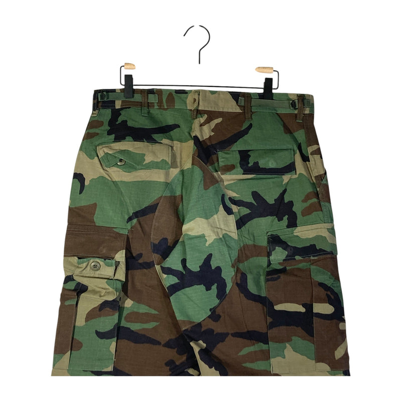 Vintage Camouflage Military Cargo Pockets Shorts Medium